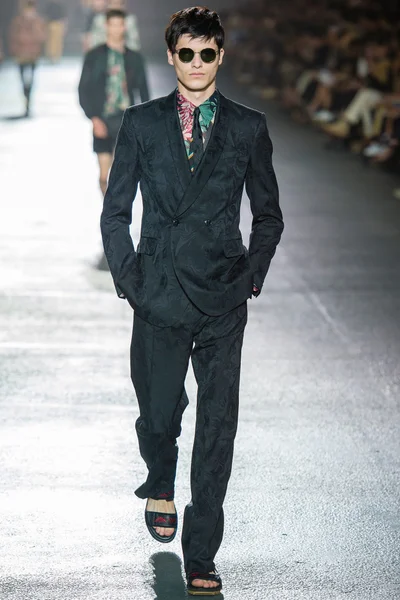 Look 37